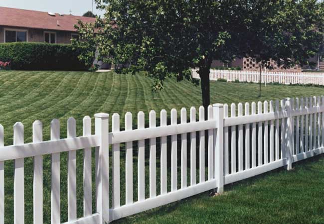 vinyl wide picket fencing